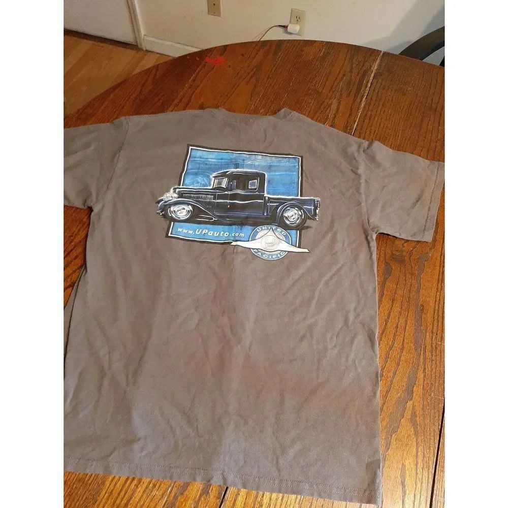 Large United Pacific Antique Truck Tee T-Shirt Grey Gearhead Car Truck Shirt